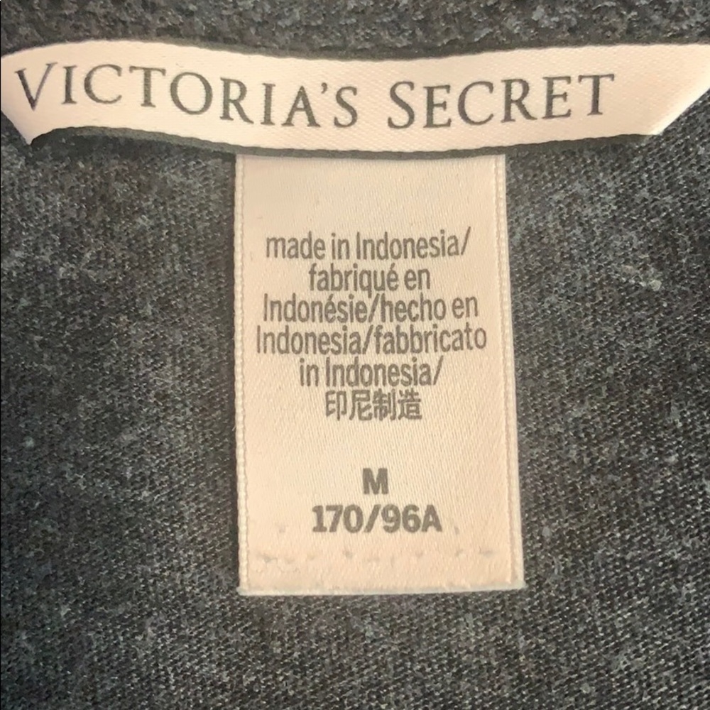 Victoria’s Secret top w/ Victoria on the front - Picture 4 of 4